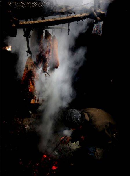 原创半夜熏腊肉再酿惨剧湖南某小区发生火灾祖孙三人不幸遇难