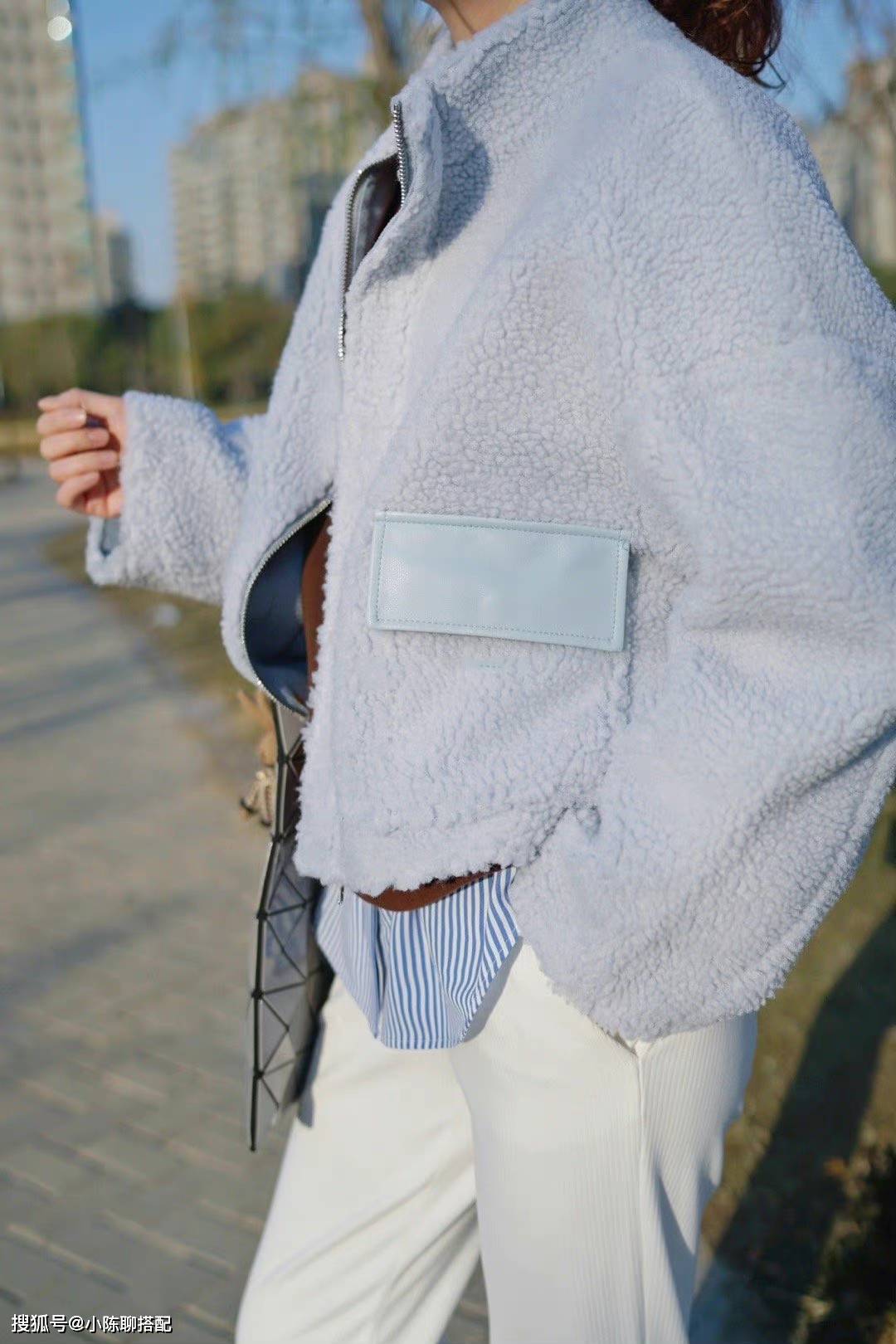 颜色 “白色雪尼尔阔腿裤”才是冬季搭配神裤，优雅美丽不冻人