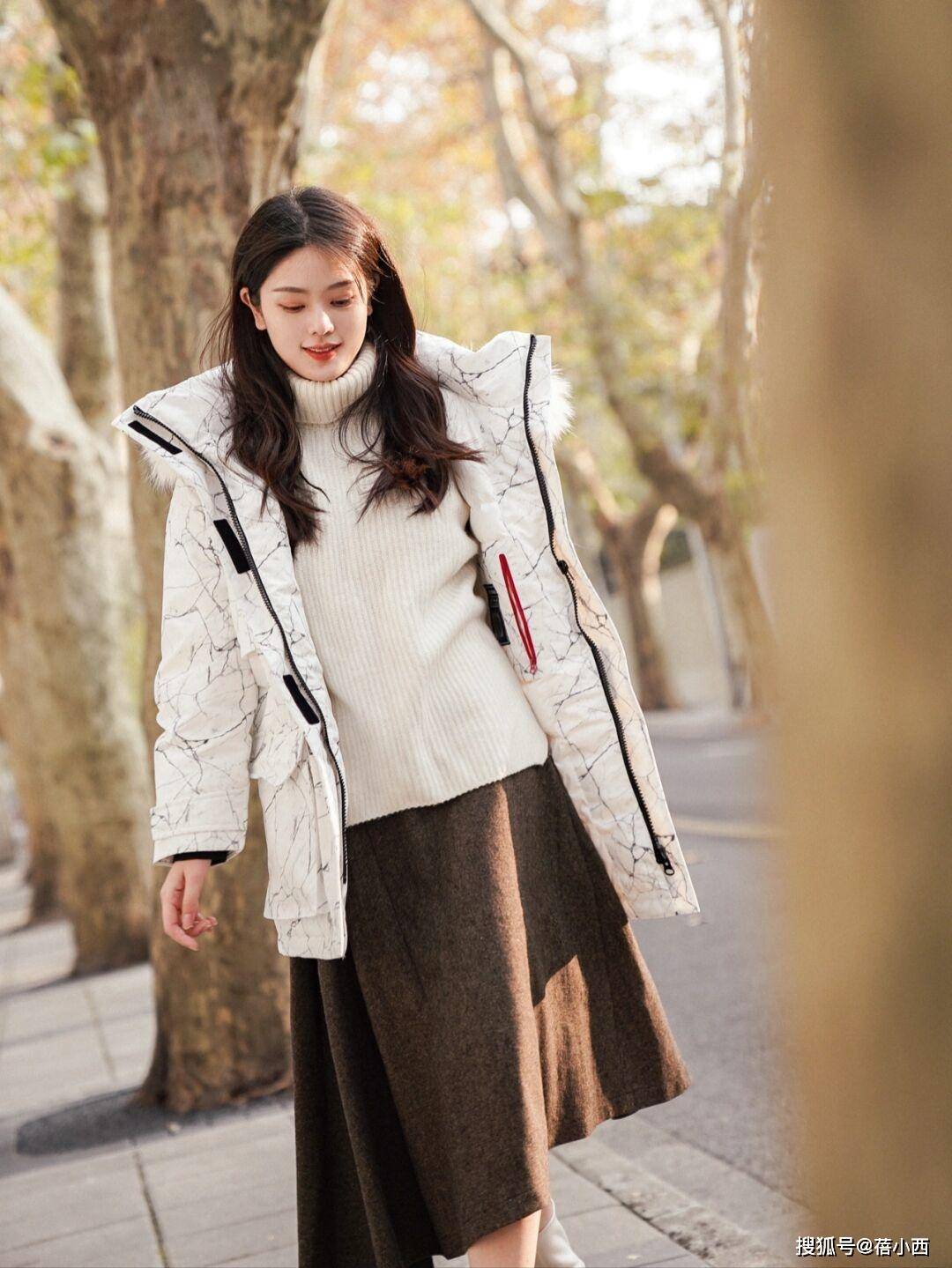 黑色 时髦的女人，一定要有一件适合自己的“羽绒服”，已帮你选好款式