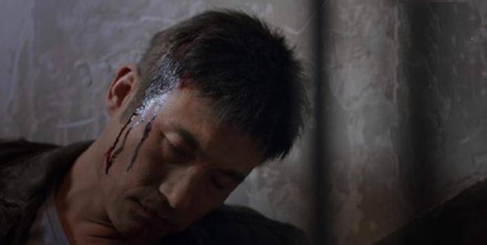 演技|《谁是凶手》首播：赵丽颖眼眶凹陷显疲态，没出场却被嘲演技最差