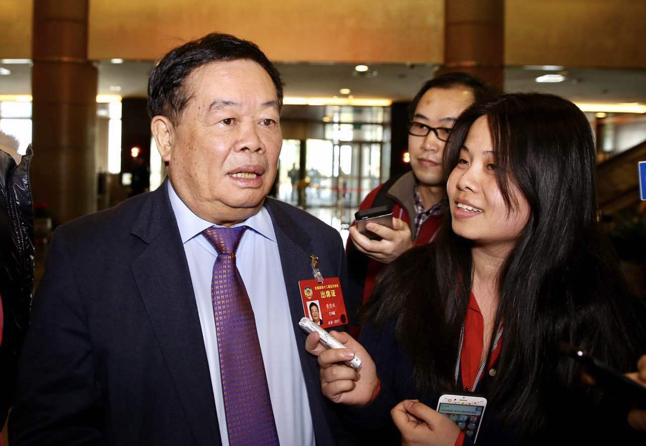 福州最励志的“75后”：白手起家，手握千亿帝国，个人捐款160亿