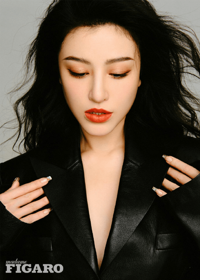 葛天新造型时尚感满分,可飒可甜,气质冷艳动人_工作_生活_态度