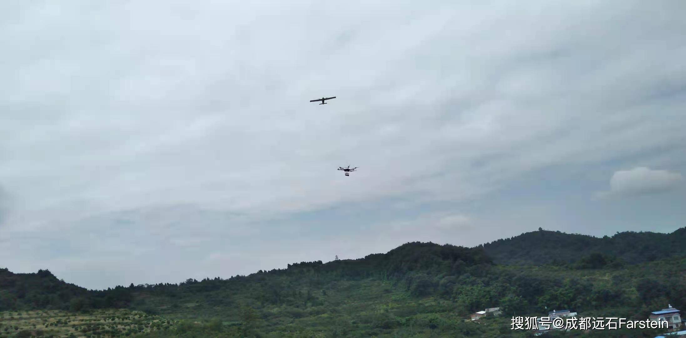 無人機航測,遠石人在現場_進行_飛行_地面站