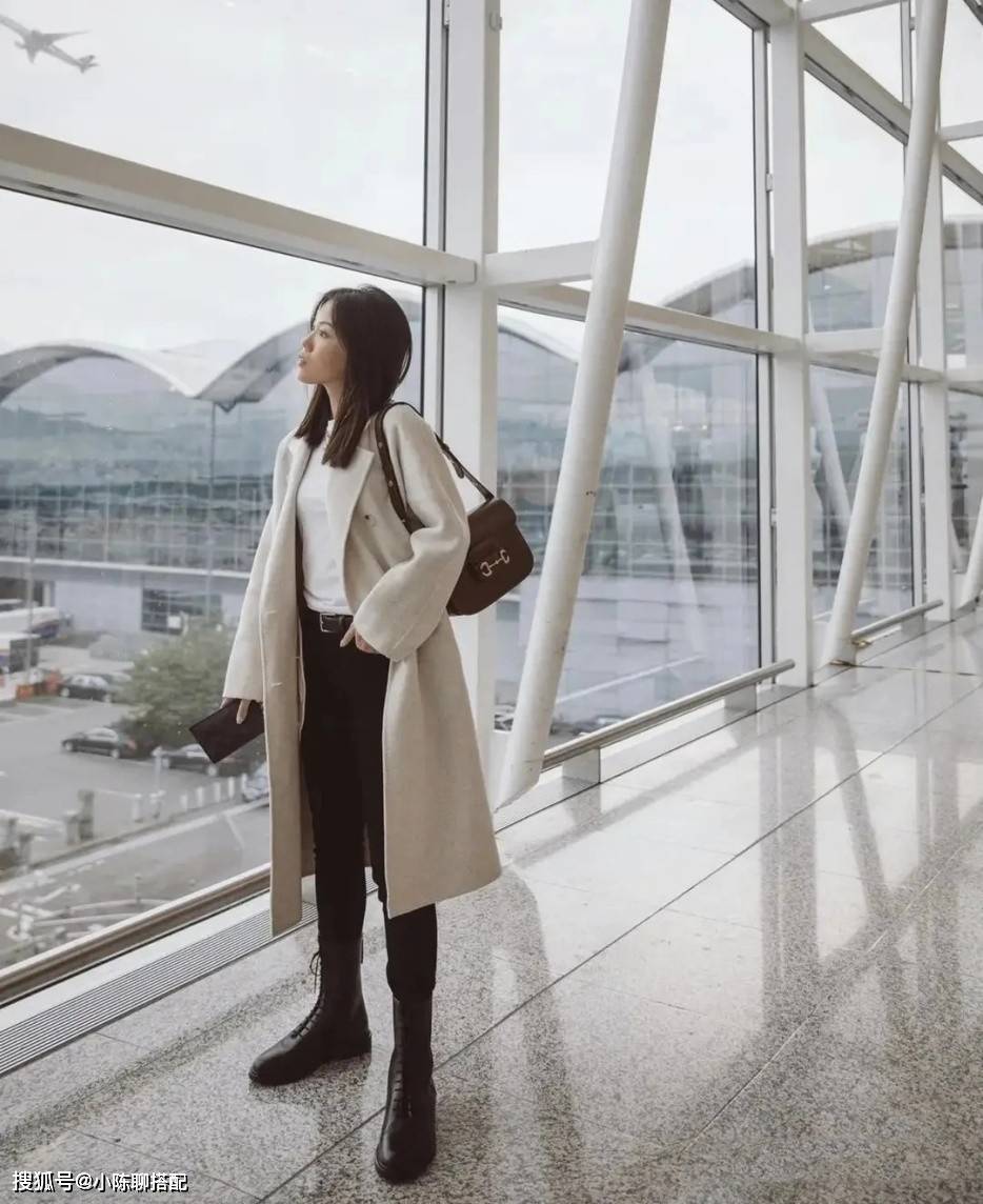 轮廓 今冬流行“大衣+烟管裤”,简约时髦,普通人也能穿出好气质
