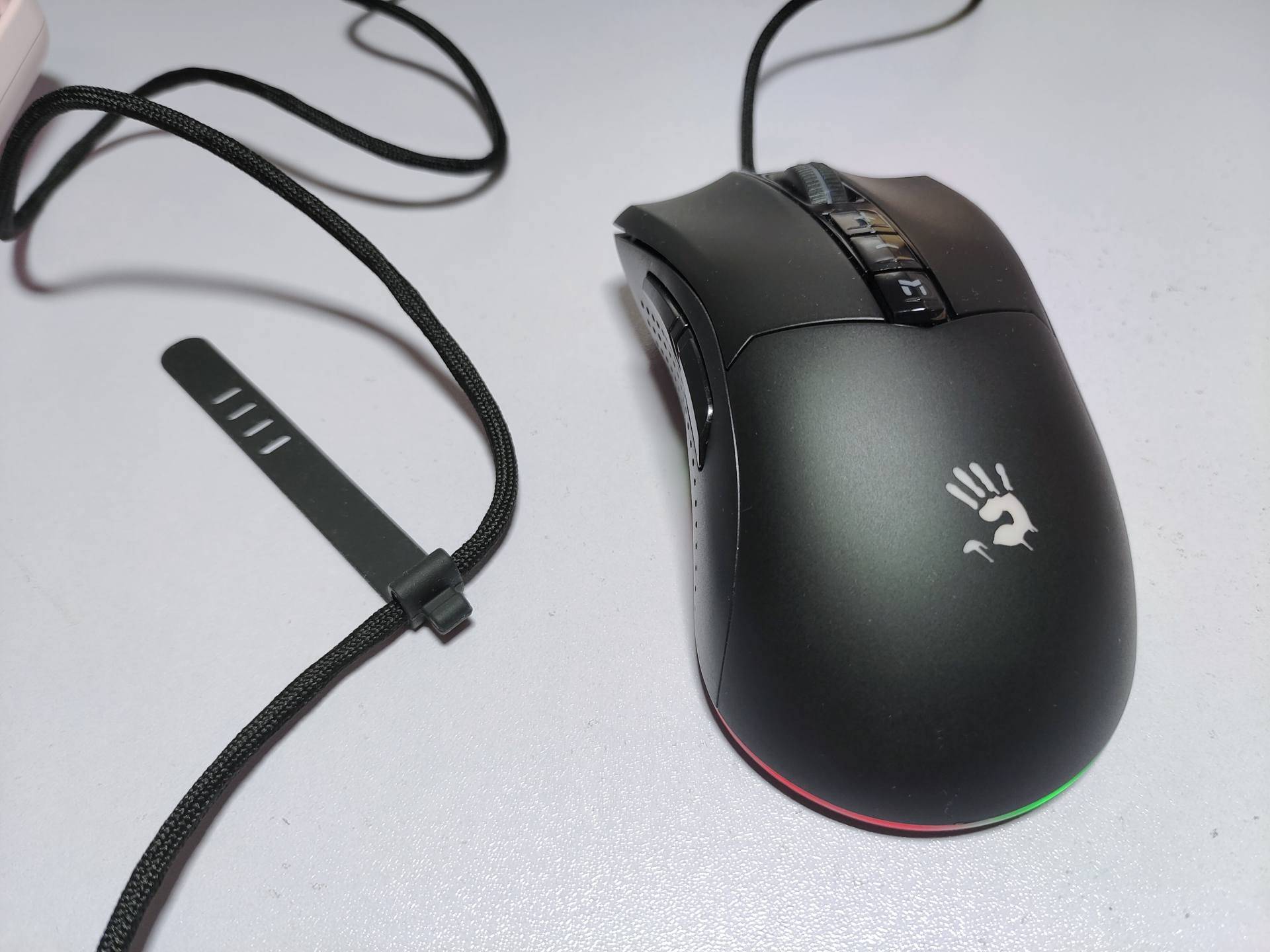 手握血手幽灵ES9Pro鼠标,游戏仿佛开了挂,畅快淋漓带你飞