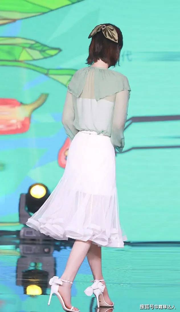 衬衣 裙子里别穿“打底裤”了!现在流行这样穿，美炸了