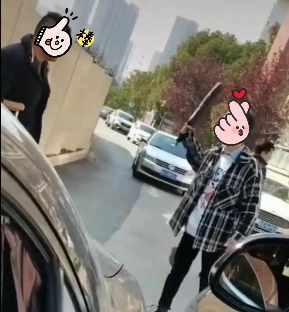 龙哥再现昆山逆行宝马狂扇女车主老公耳光叫嚣我就是打你