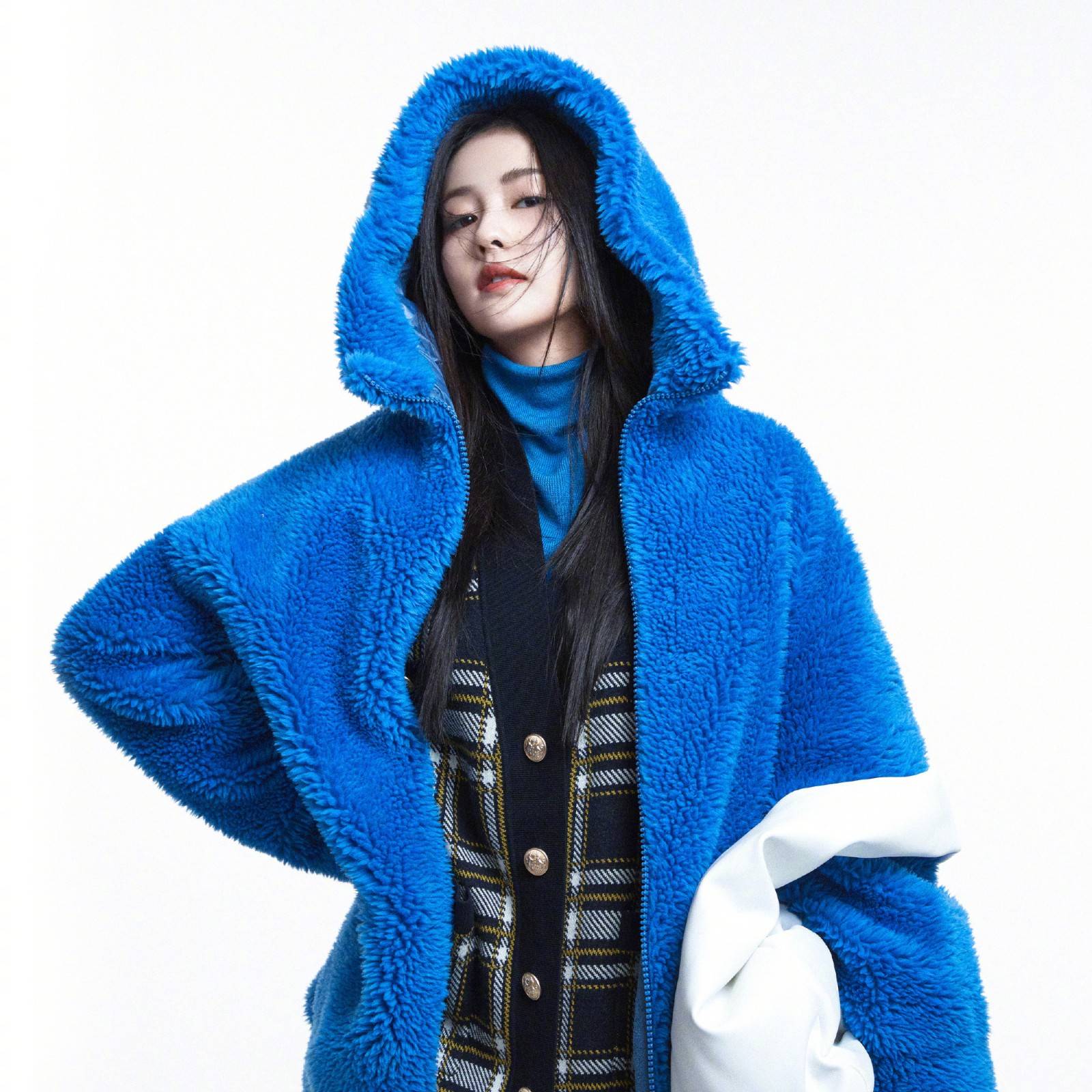 服装 白鹿冬日真会穿,网友热议难得有个明星同款,价格还这么亲民