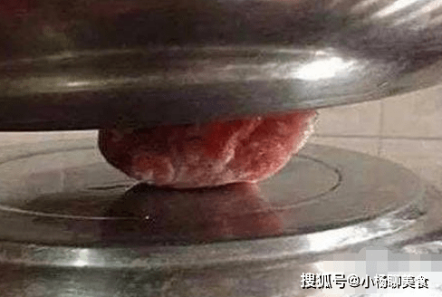 快速解冻方法小窍门 00d4ba0a842a4a6689427ae335a79529.png