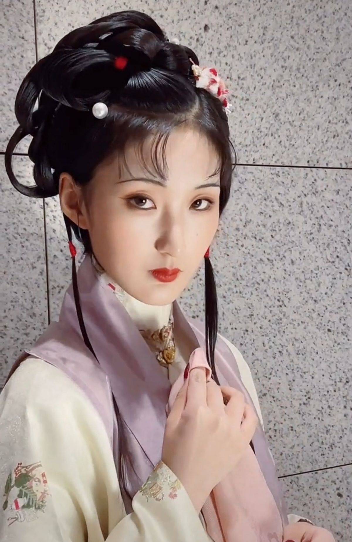 山东卫视《红楼梦》火上热搜!