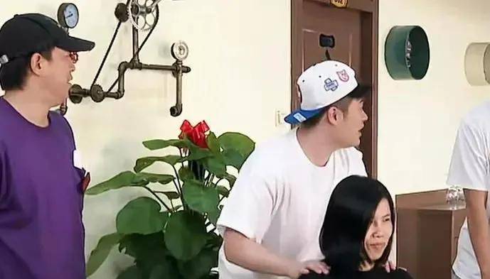 因为|邓超说以后不会再录五哈，网友吐槽：这节目还有人看吗？拍戏去吧