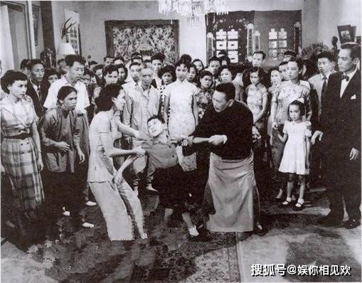 因为|女人，不是找对男人，而是找对人生价值，揭秘萧芳芳的豪横人生…