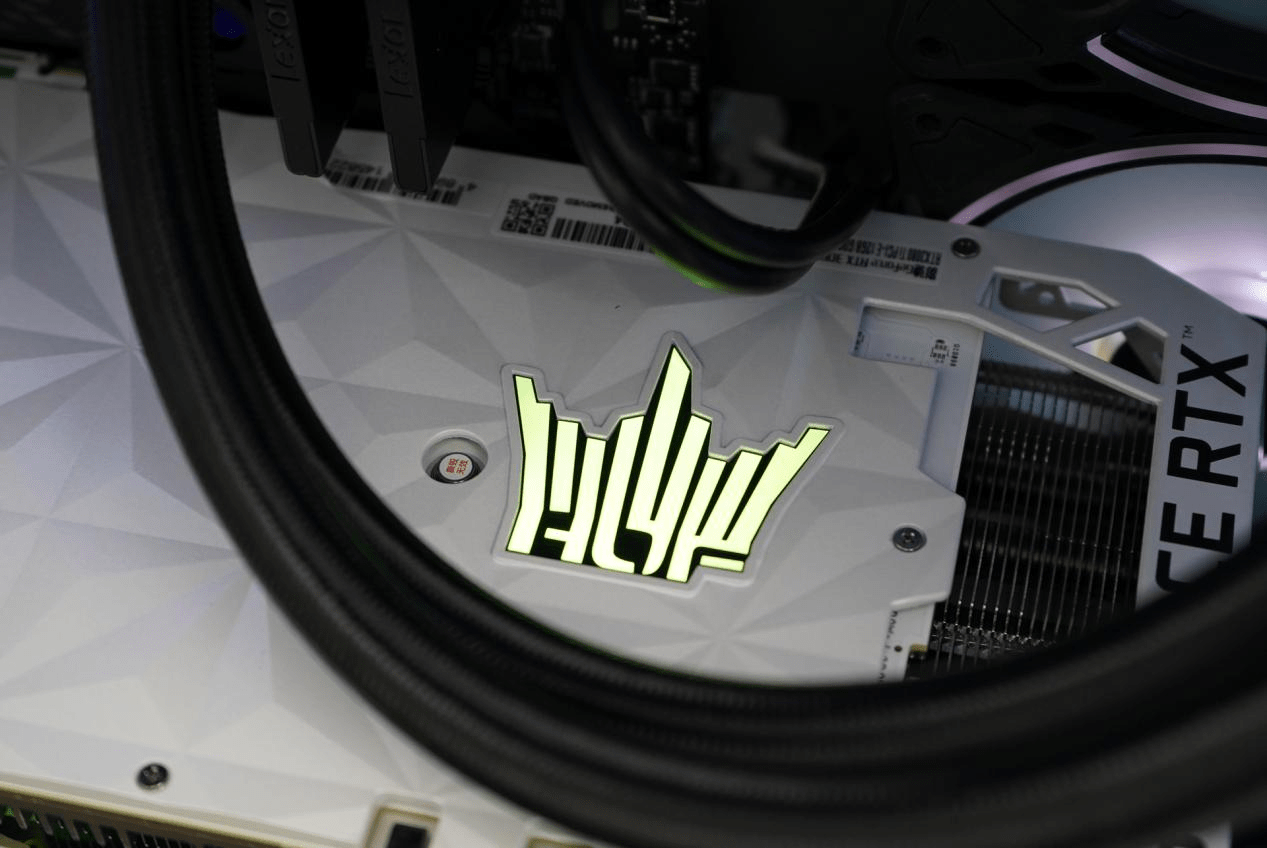 影驰|12代酷睿旗舰平台装机体验：由俭入奢，钱包怕是管不住！