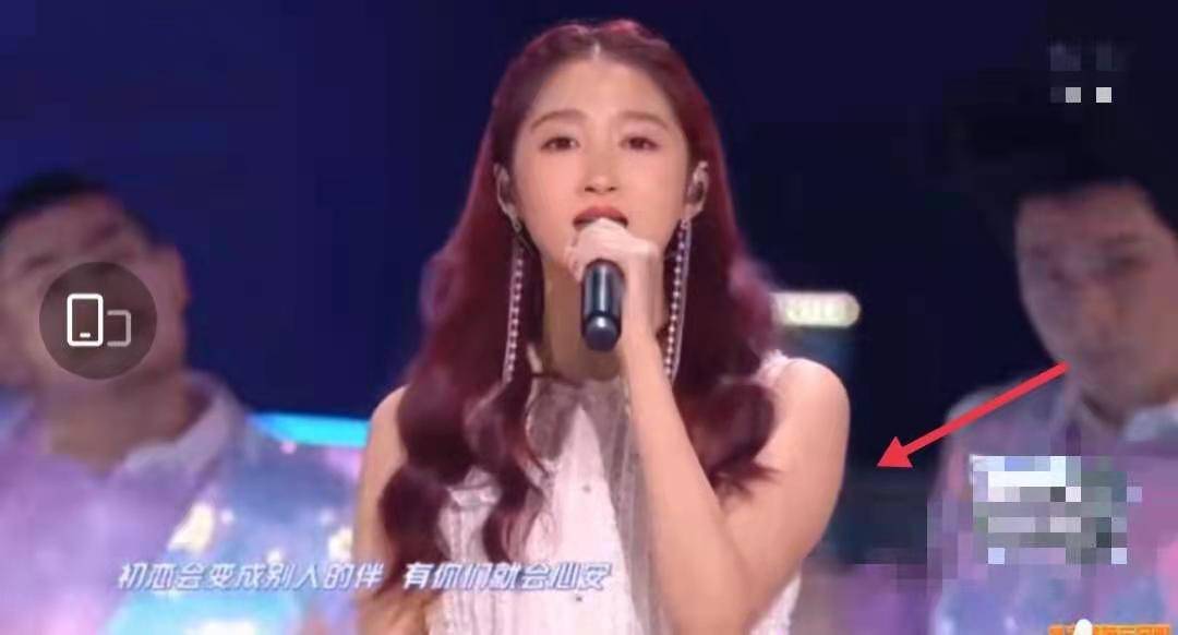 欧阳娜娜唱歌惊呆了所有人 581aa0ea2730449aba1b082f51d64c6d.jpeg