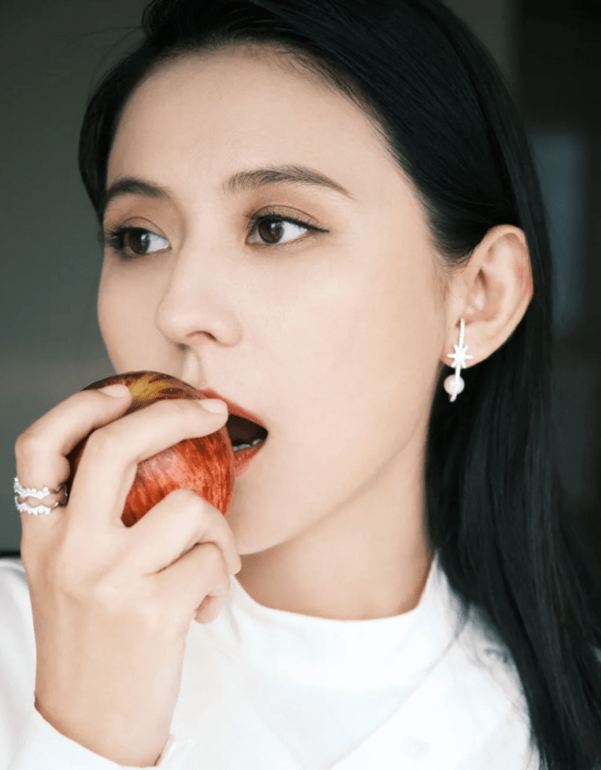 演技 又一个新疆美女,没有热巴的颜值,全靠演技说话