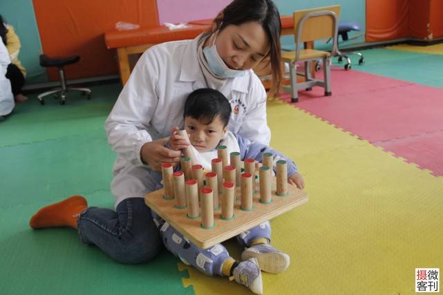 丈夫|年轻妈妈患重病选择放弃，和丈夫商量先救儿子