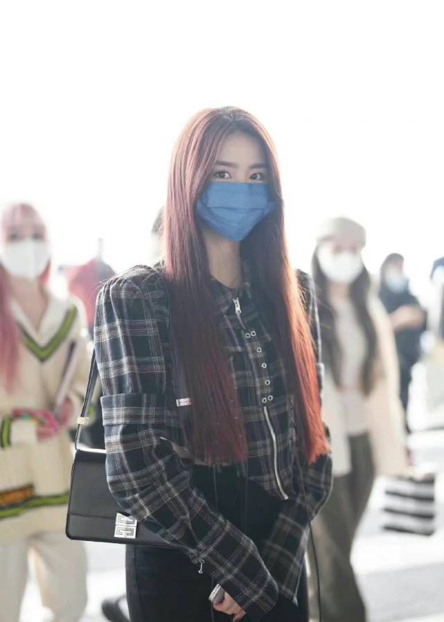 乐华新|乐华新女团即将迎来出道首秀,机场图片活力满满,金子涵瘦了不少