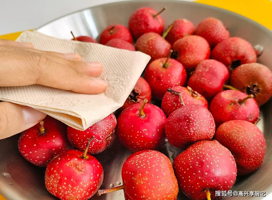 怎样做山楂糖葫芦好吃 290bdf602f384f78a6cf2022a4ee6830.jpeg