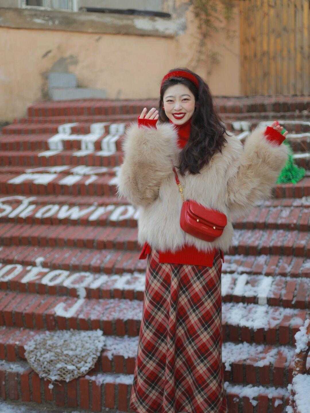 下装 冬天不要只会穿黑白灰，“红色”抢眼高调又显白，时髦又有气场