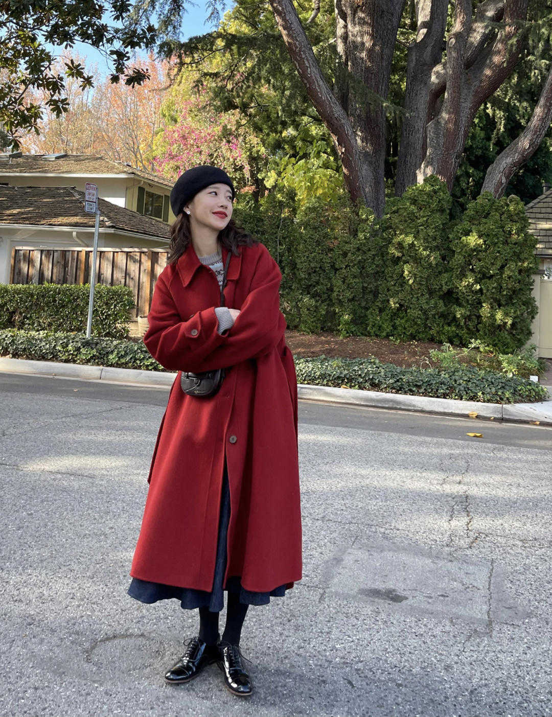 下装 冬天不要只会穿黑白灰，“红色”抢眼高调又显白，时髦又有气场