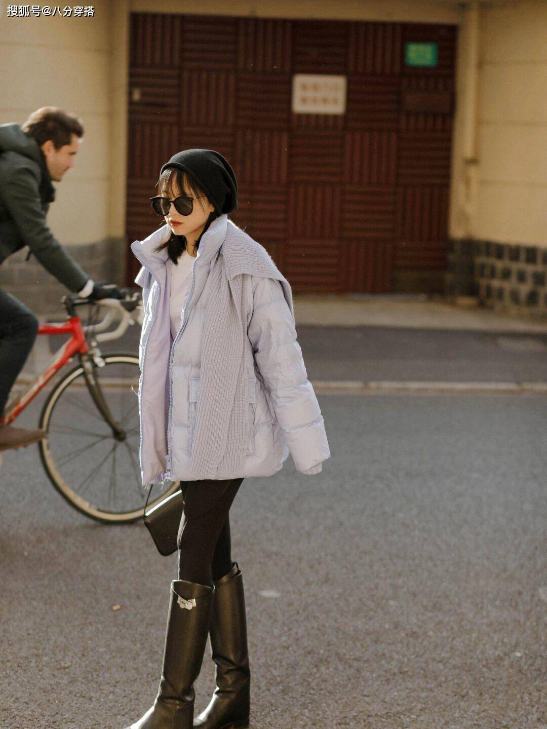 颜色 冬天“羽绒服”的高级穿法是这样的，保暖舒适又高级，谁穿谁美