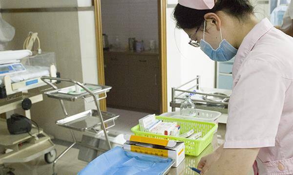 治疗|不是所有的乙肝都会演变成癌症，坚持做好两件事，肝癌绕着走