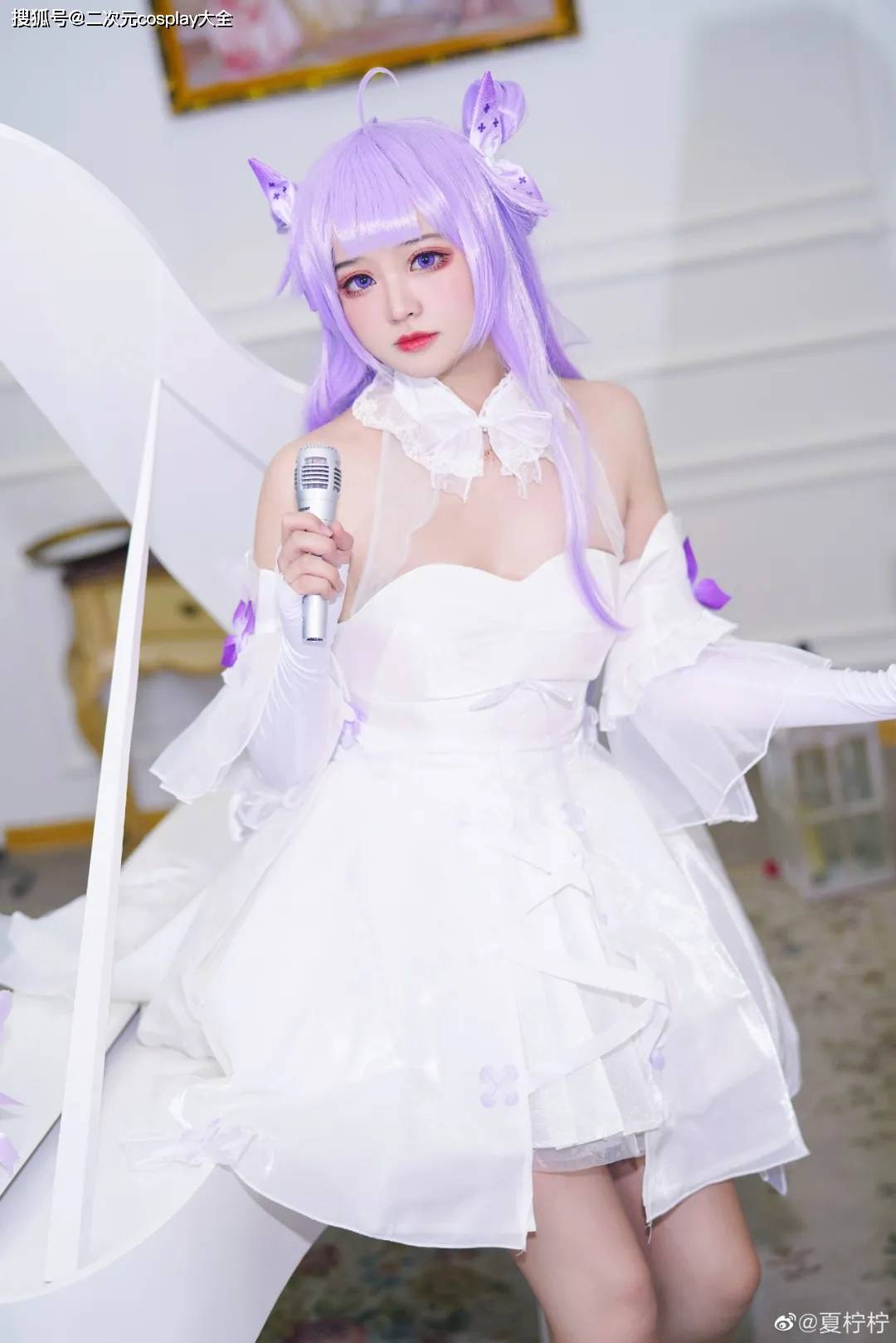 cos|《碧蓝航线》独角兽打歌服cos，美丽可爱，温柔的眼神太美啦