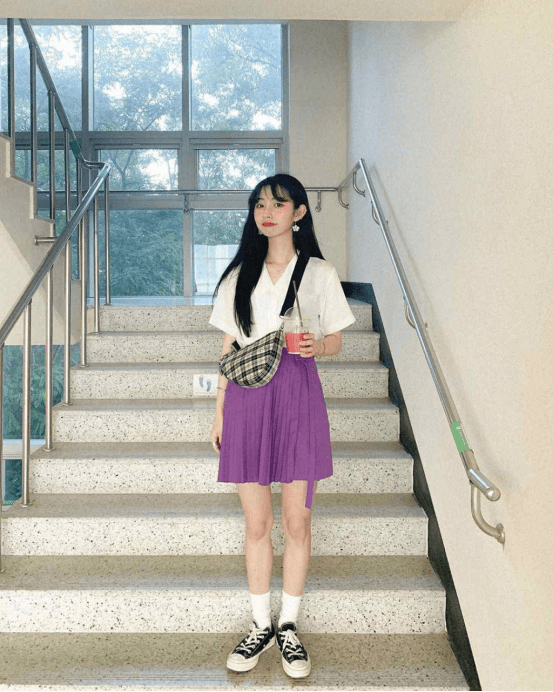 缺点 香芋紫优雅又高贵，唯一的缺点就是显老，照以下四点穿巨时髦