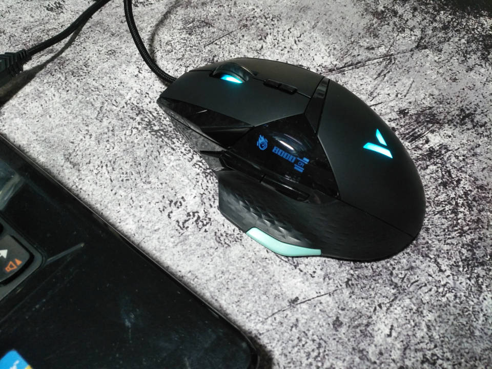 炫酷rgb个性化屏显雷柏vt900游戏鼠标体验