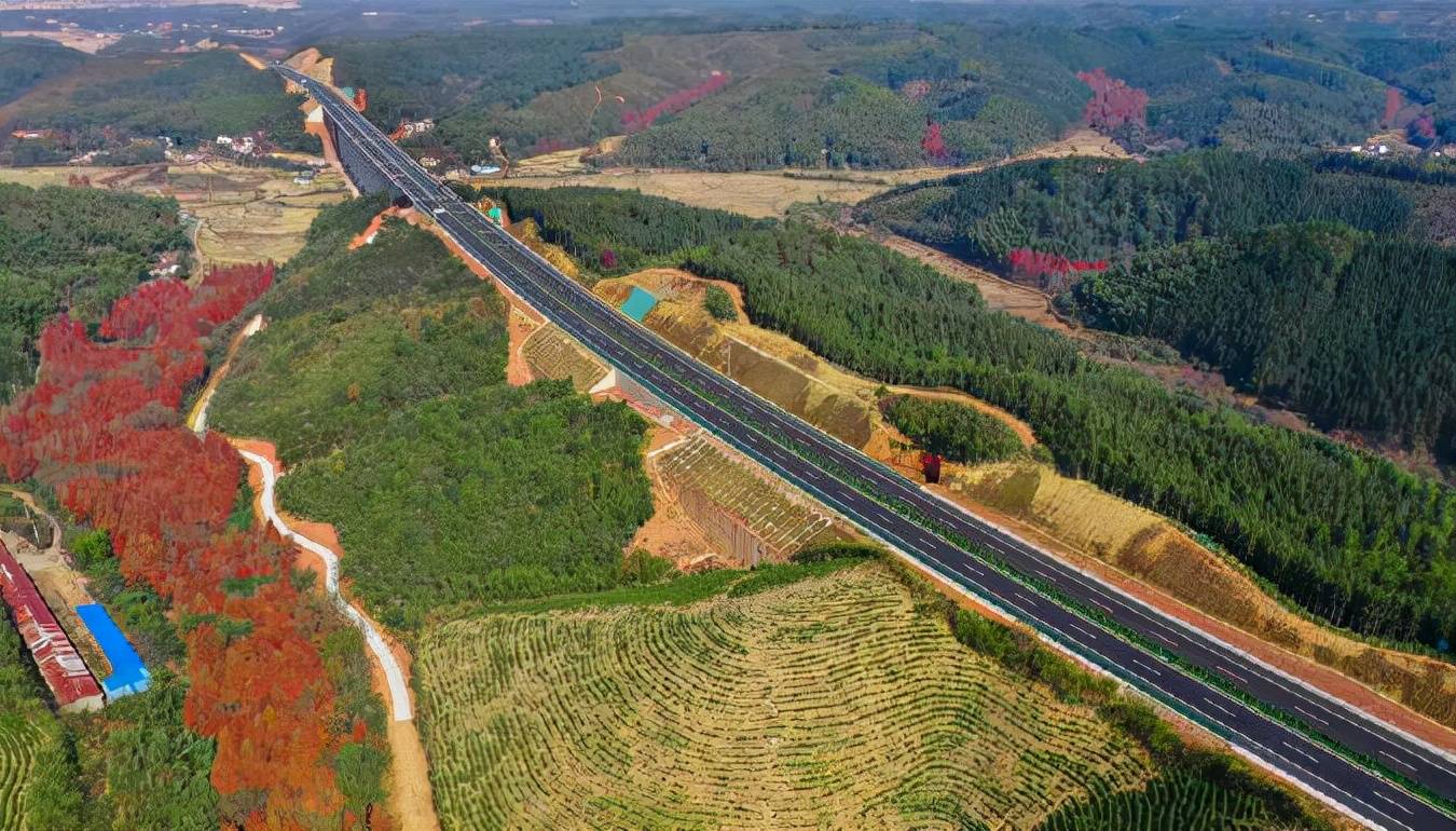 这不,安徽这条高速公路——芜黄高速公路通车在即,是一条从芜湖市繁昌