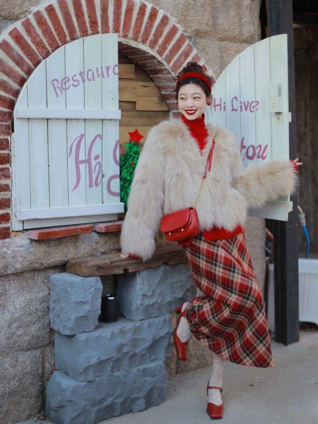 下装 冬天不要只会穿黑白灰，“红色”抢眼高调又显白，时髦又有气场