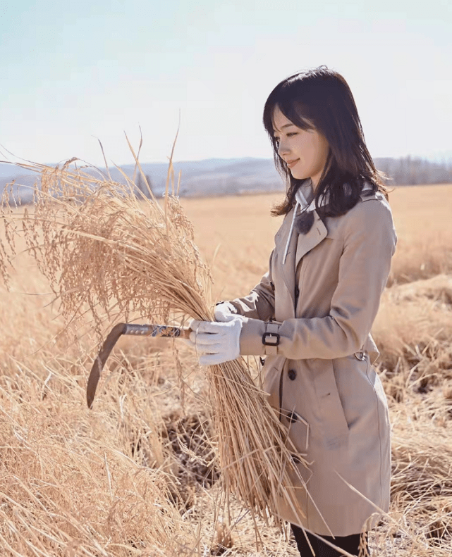 进行 央视甜心王冰冰可塑性真强！穿朝鲜服美成韩剧女主，颜值不输明星