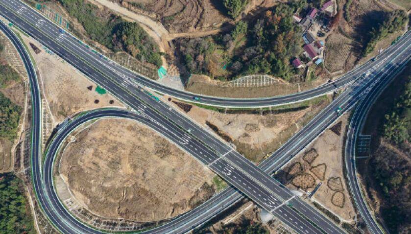 这不,安徽这条高速公路——芜黄高速公路通车在即,是一条从芜湖市繁昌