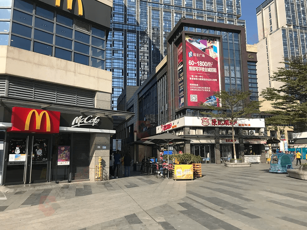 周边不仅有奥园广场,锐丰中心,飞晟汇广场等大型商业,还有黄埔区图书