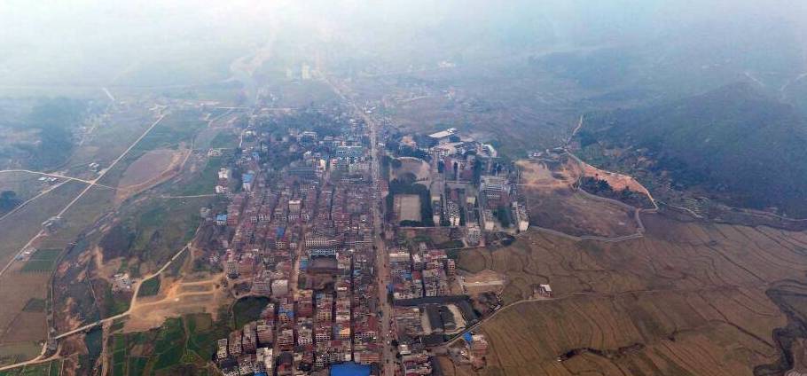湖南邵阳绥宁县第二大镇，总人口约3万，是杂交水稻制种第一镇
