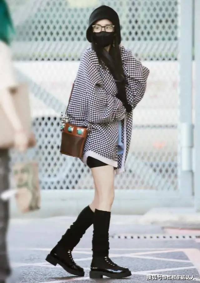 档次 秋冬常见的3套“死亡搭配”，土气还掉档次，中年妈妈们尤其爱穿