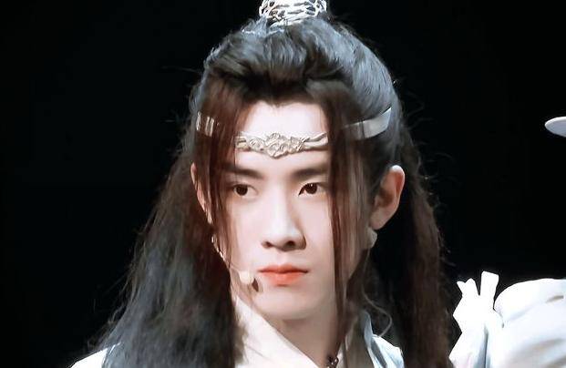 任豪刘海是遮丑神器？男明星也不例外，娱乐圈有多少藏在头发里的帅哥