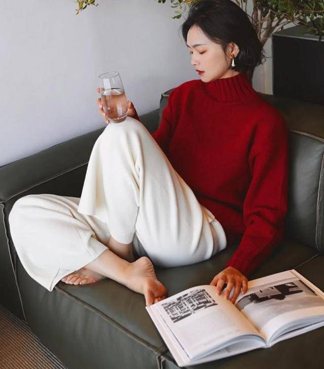 毛衣 今年流行的“红色毛衣”，如何搭配才显高级气质？