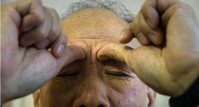 空腹|晨起三件事，或会“弄伤”肝，很多人不知道，每天做，劝你停下