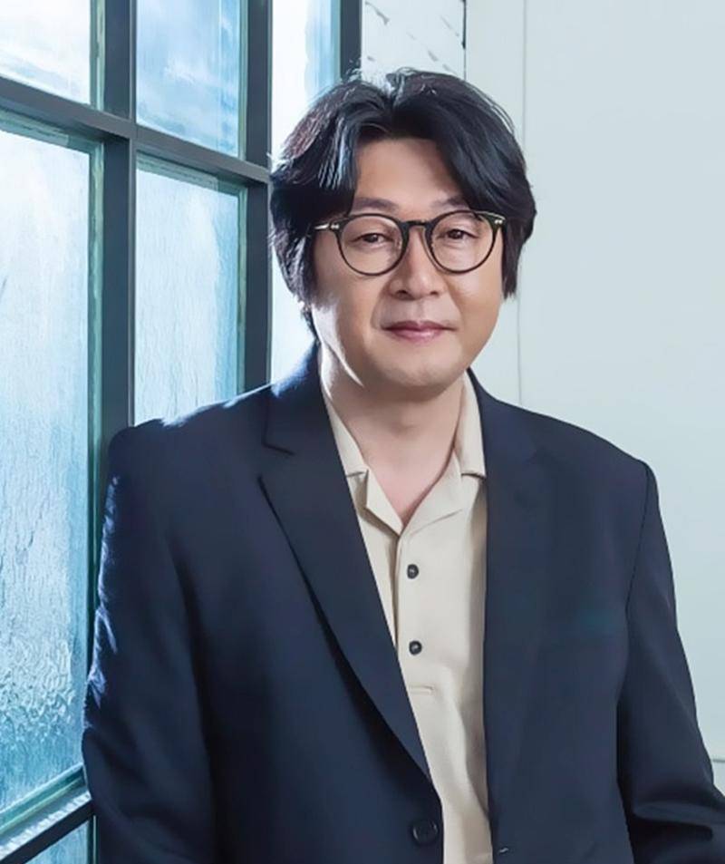 他是《摩加迪沙》的韩国大使,学德语的金允石演技是如何修炼的?