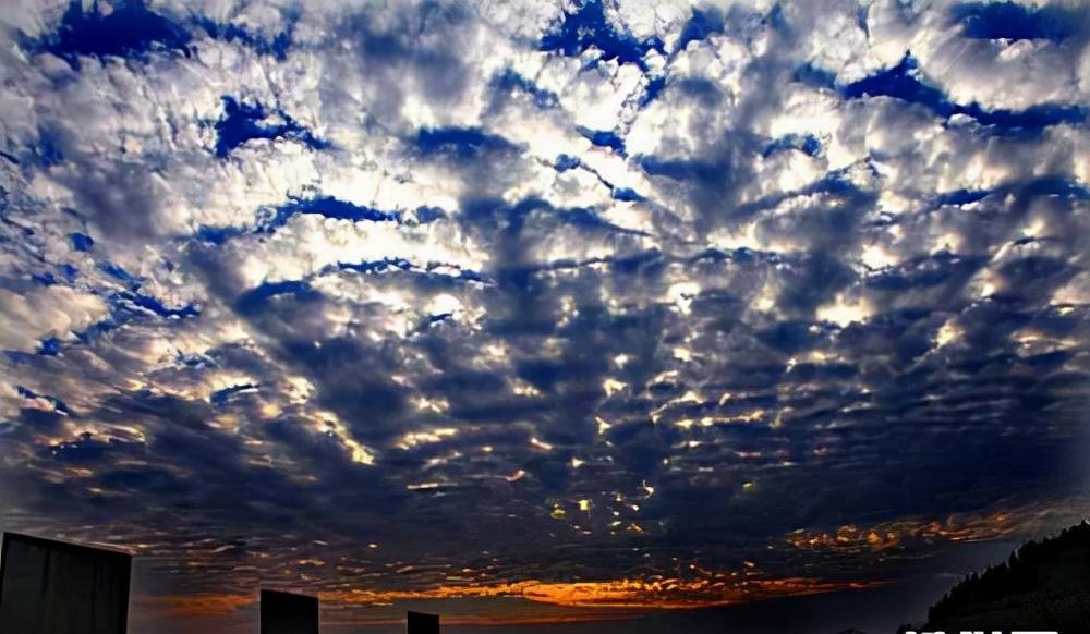 河南郑州上空出现“鱼做的云”现场相当震撼，这是否预示着什么呢