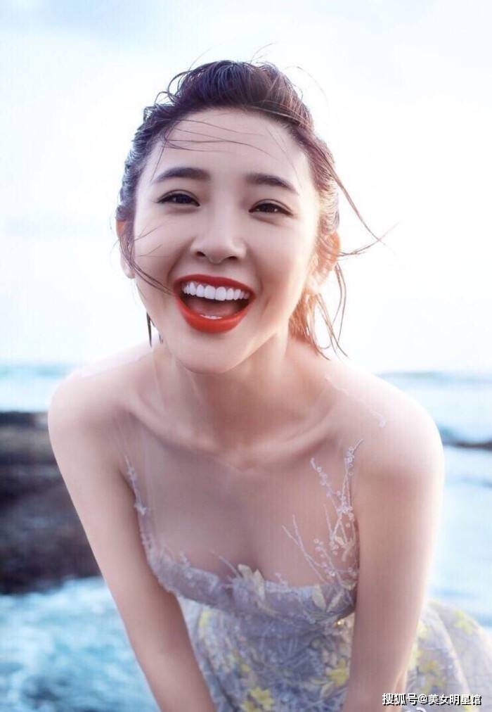 唐艺昕,1987年10月9日出生于四川省遂宁市,毕业于重庆大学美视电影