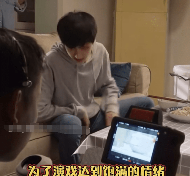 图片|16岁男星拍哭戏前狠扇自己两巴掌，太用力脸变红，哭得鼻涕掉嘴上