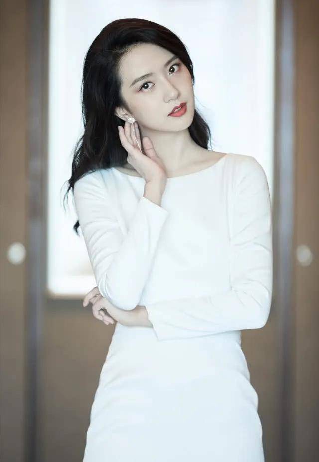 云南美女多,这8位来自云南的女明星,最后一位惊艳过时光!