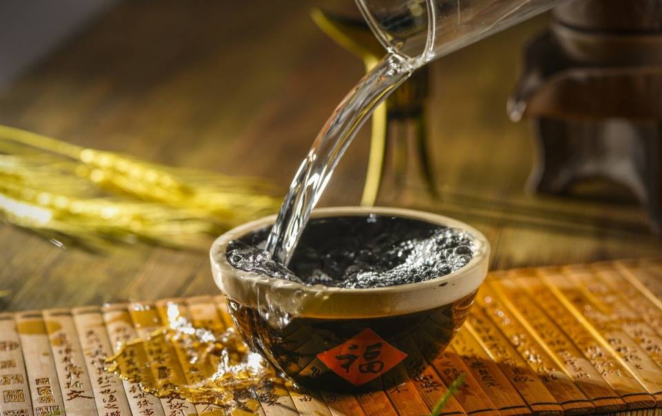 海棠依旧浓睡不消残酒