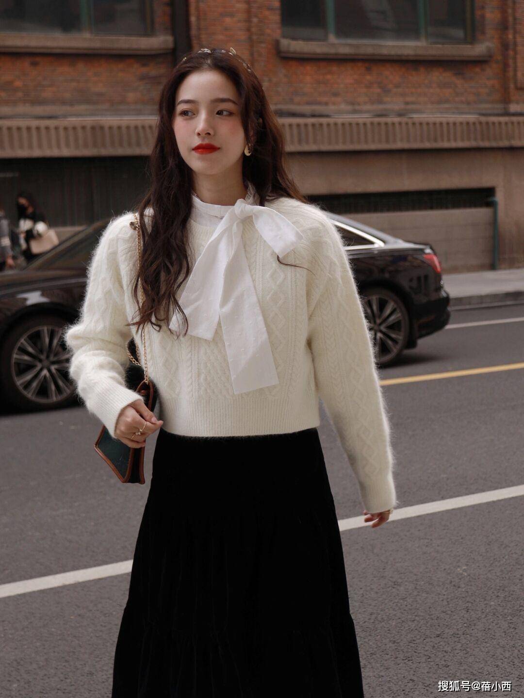 颜色 “毛衣+半身裙”，“毛衣+直筒裤”，才是冬季时髦精的最佳搭配