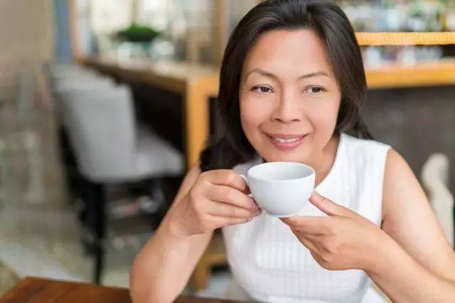 状况皮肤逆转青春是梦？其实不然，这3个护肤技巧抓牢，轻松实现冻龄