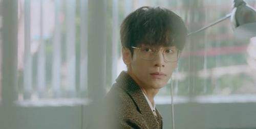 因为|良言写意:罗云熙瘦到脱相,面部瘦削气色差,小鱼仙倌滤镜尽失