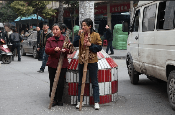 生活|《万箭穿心》过后颜丙燕一角封神,九年过去多少女人活成了李宝莉