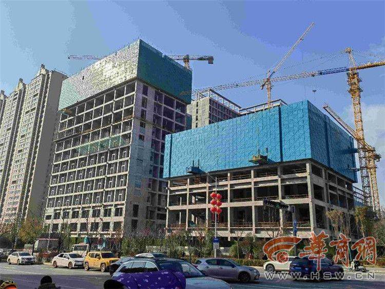 在朋友的推荐下来到西安市黄渠头一路曲江奥园城市天地售楼部,在置业